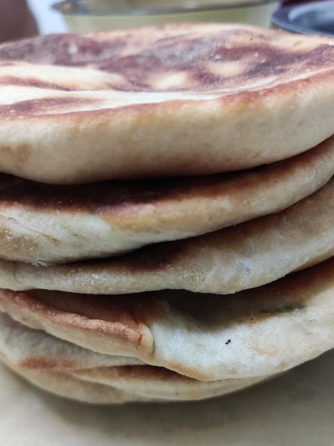 半发面家常葱油饼 凉了不硬 做法简单 附细节视频详解