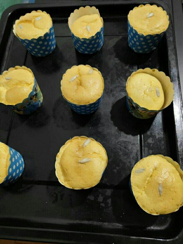 原味戚风纸杯蛋糕（烤箱做纸杯蛋糕）