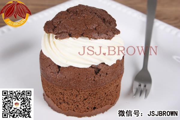 JSJBROWN烘焙学院：时尚新宠——浓香巧克力奶油杯子蛋糕的做法