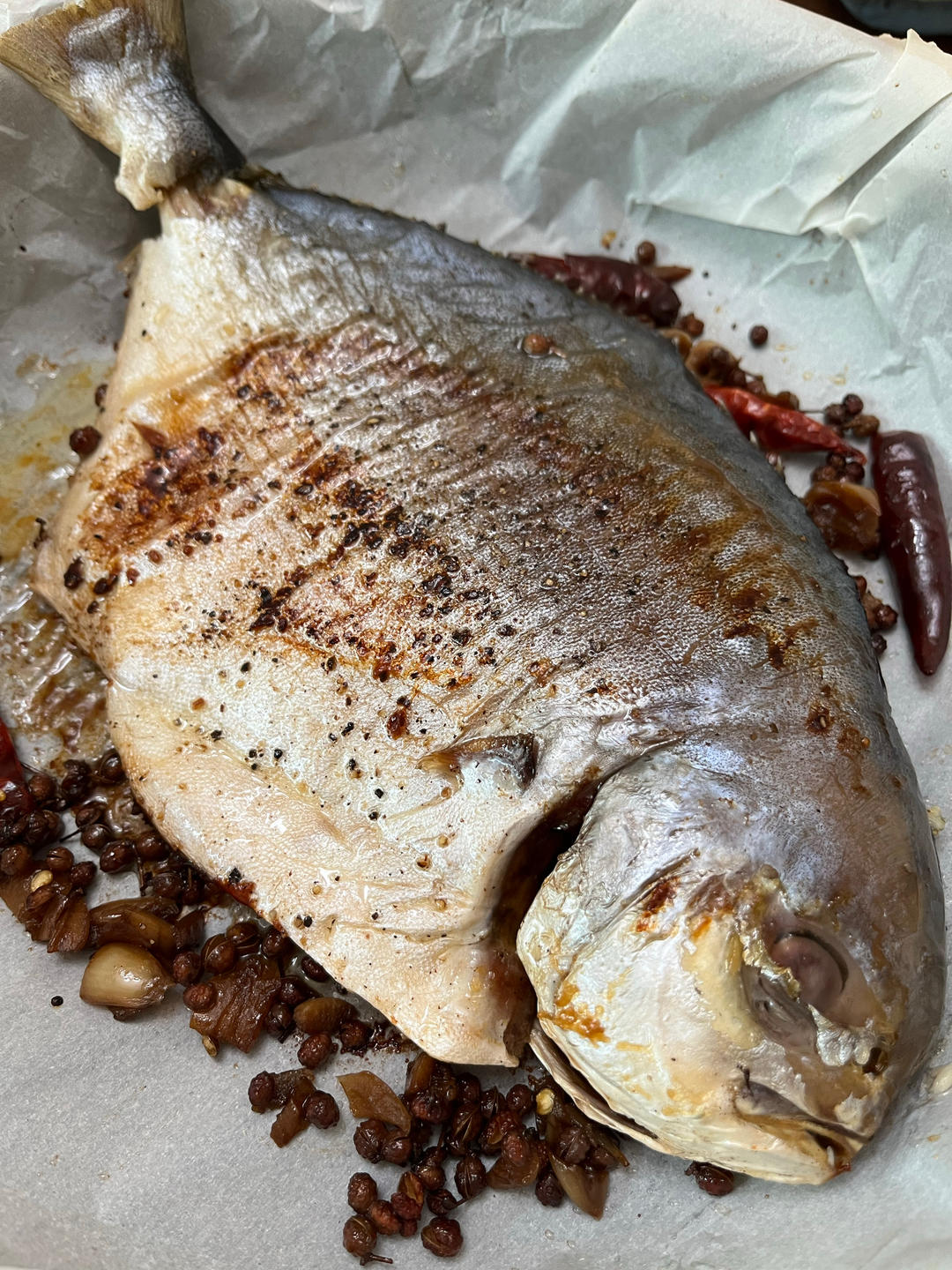 海鲜：烤金鲳鱼