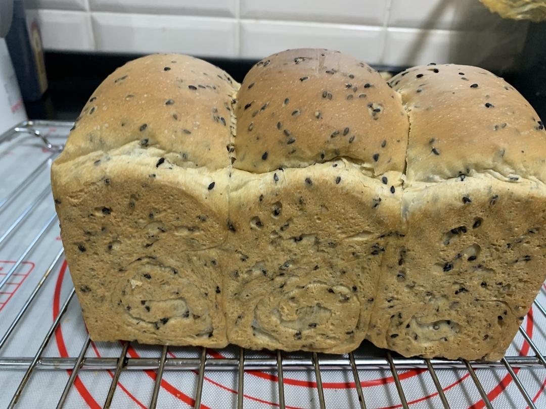✔️越嚼越香de黑芝麻咸吐司