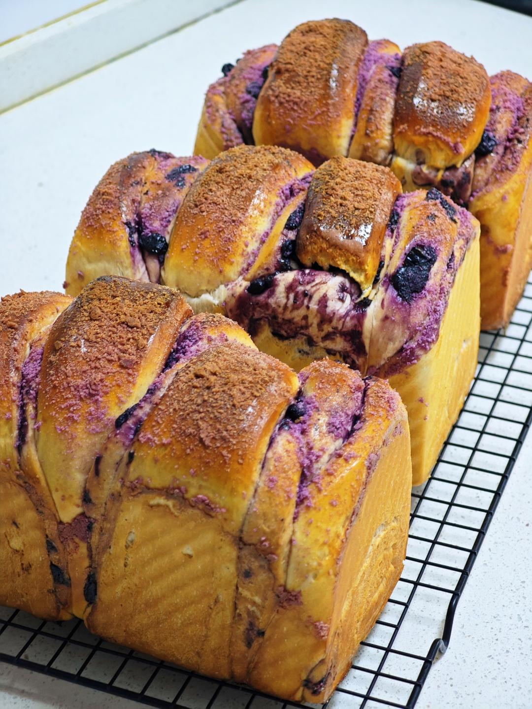 颜值与美味同步的双色蓝莓果酱吐司！