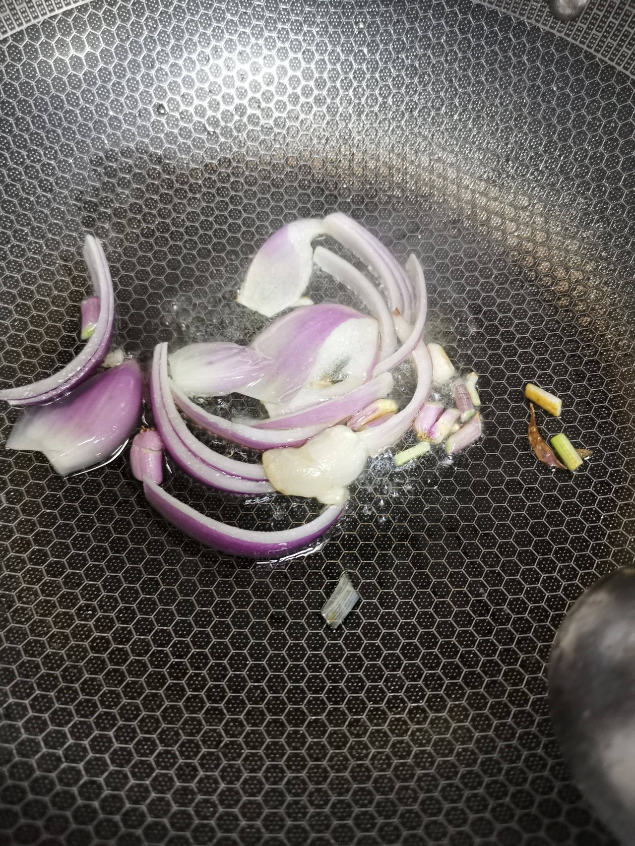 黄蘑菇菠菜番茄汤的做法 步骤3