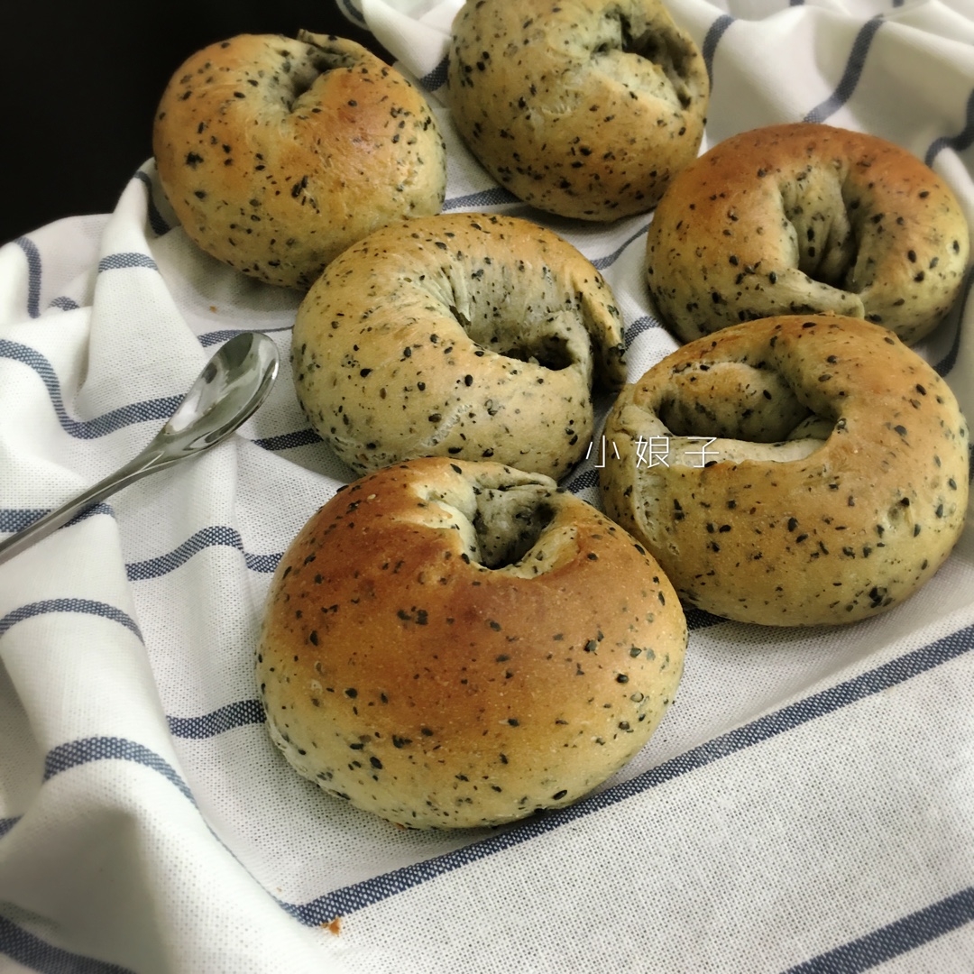 黑芝麻全麦贝果