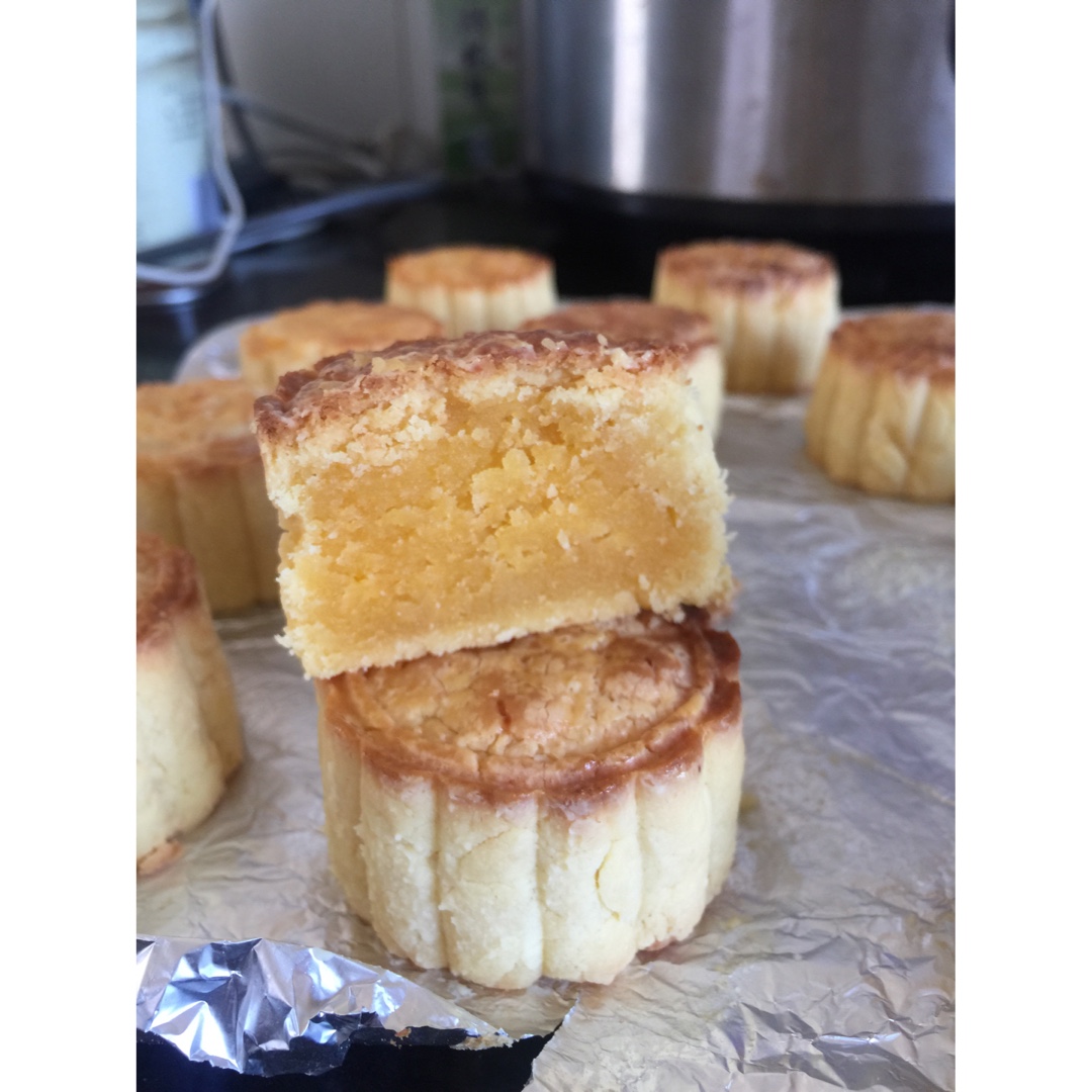 酥皮奶黄月饼