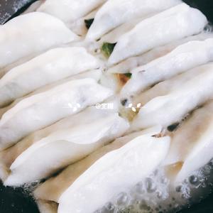 老天津家传配方油条海米白菜锅贴的做法 步骤9