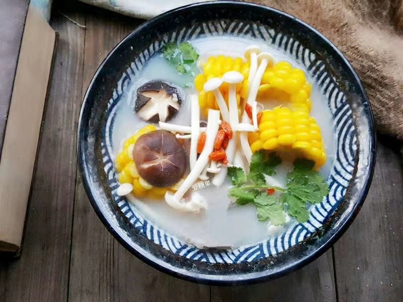素食，营养美味的菌菇玉米汤的做法