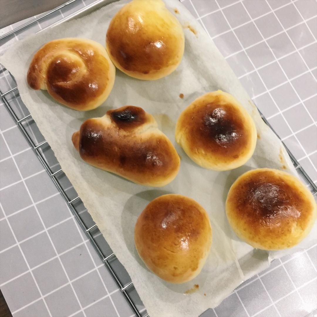 黄油面包卷