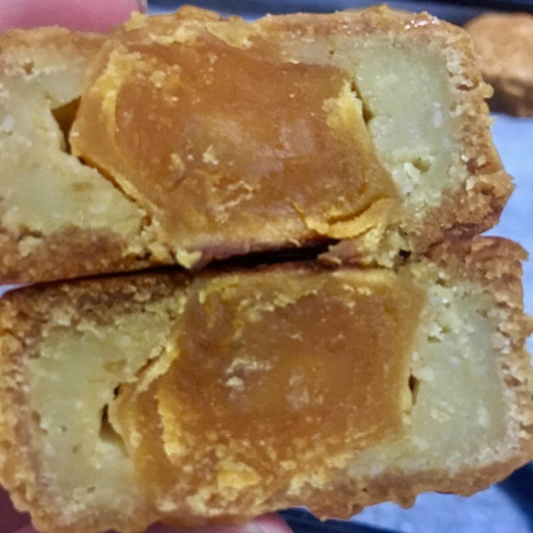 广式月饼——蛋黄莲蓉月饼