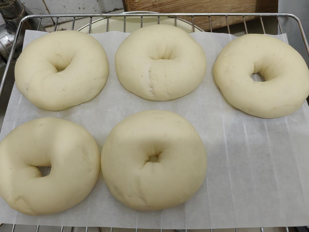 鸡纵菌脆肠全麦贝果🥯嘎嘎香｜别错过