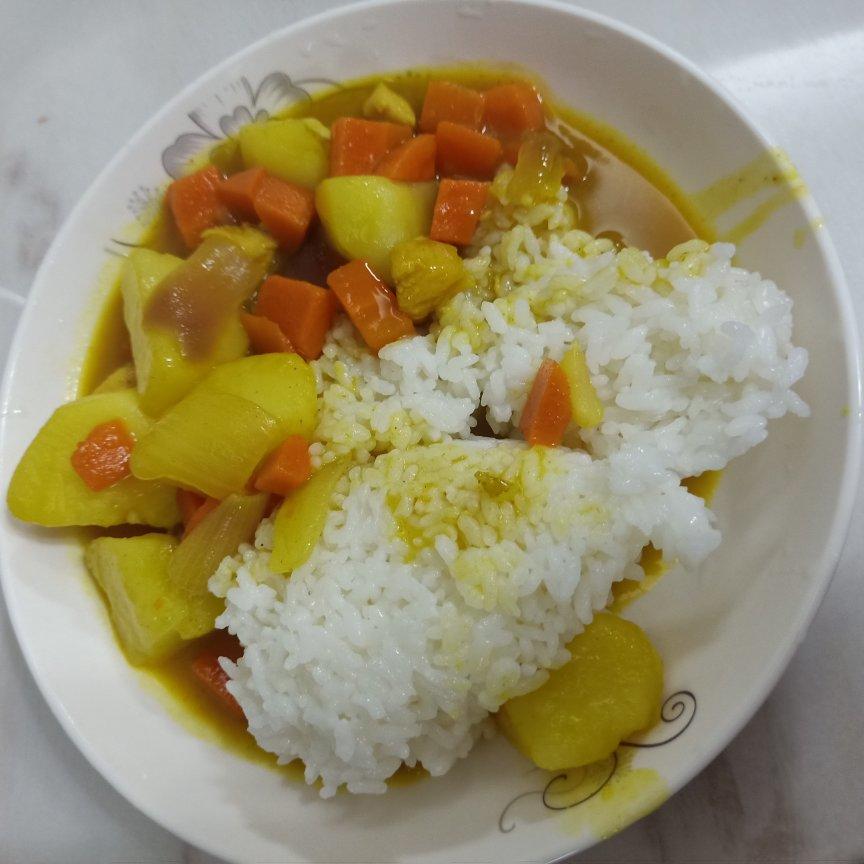 土豆咖喱鸡肉饭