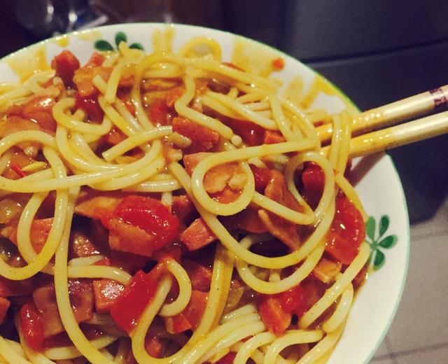 咖喱番茄培根意大利面的做法