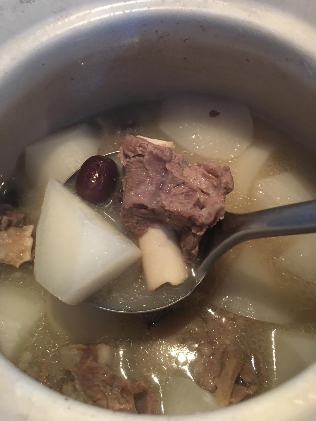 萝卜羊骨汤的做法