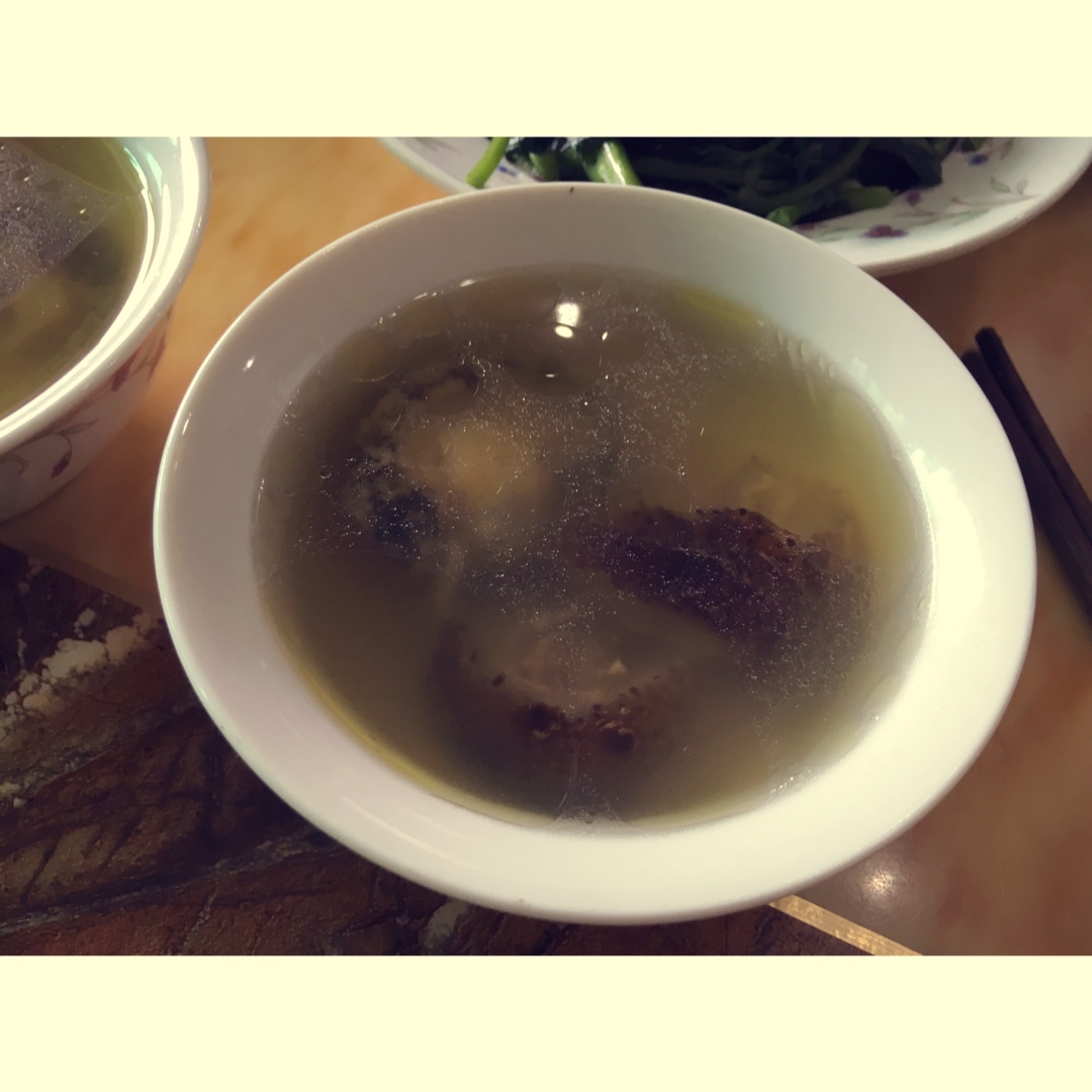 海参花胶乌鸡汤