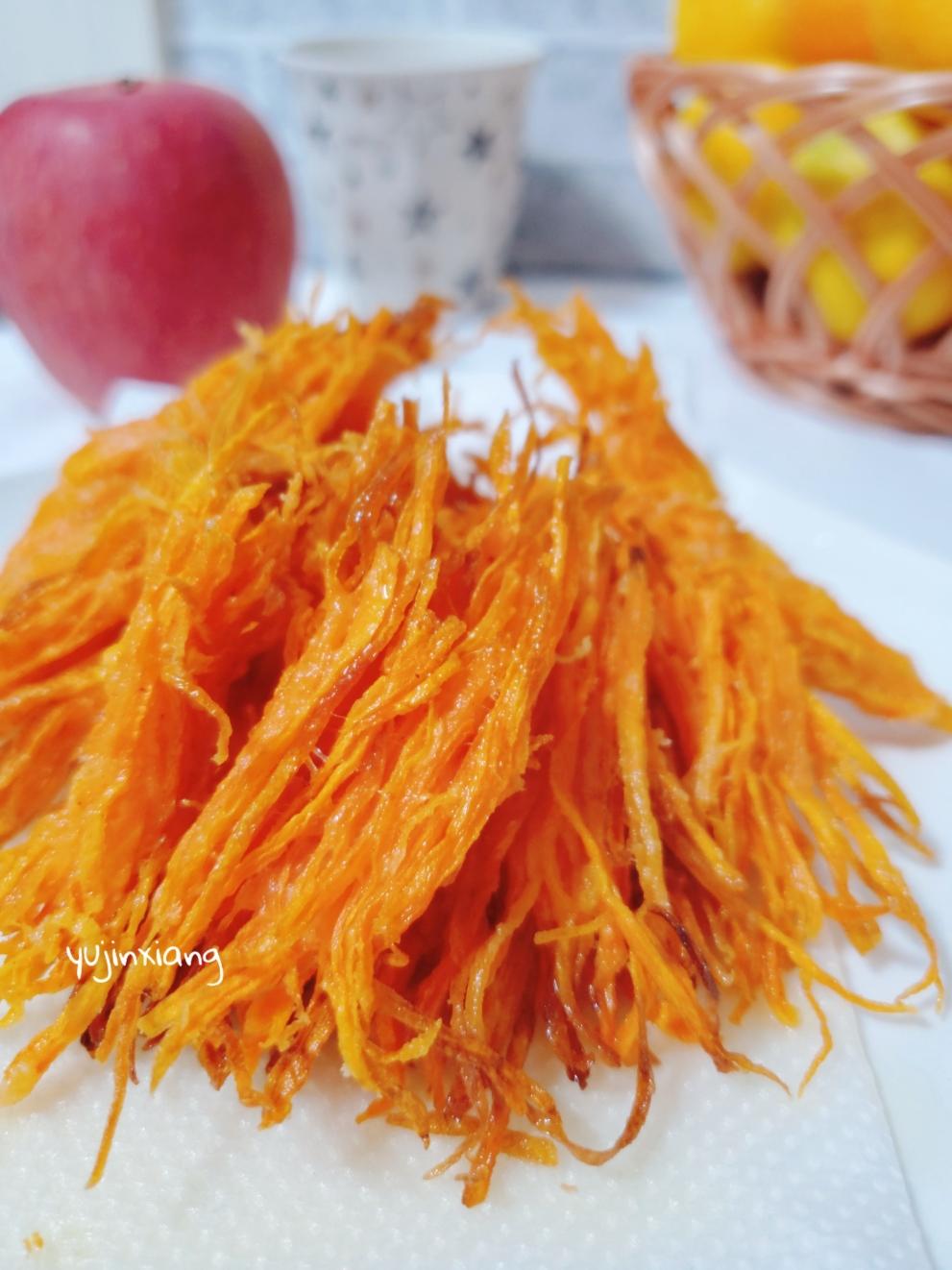 香脆美味的炸胡萝卜丝 (营养美味.护肤养颜)