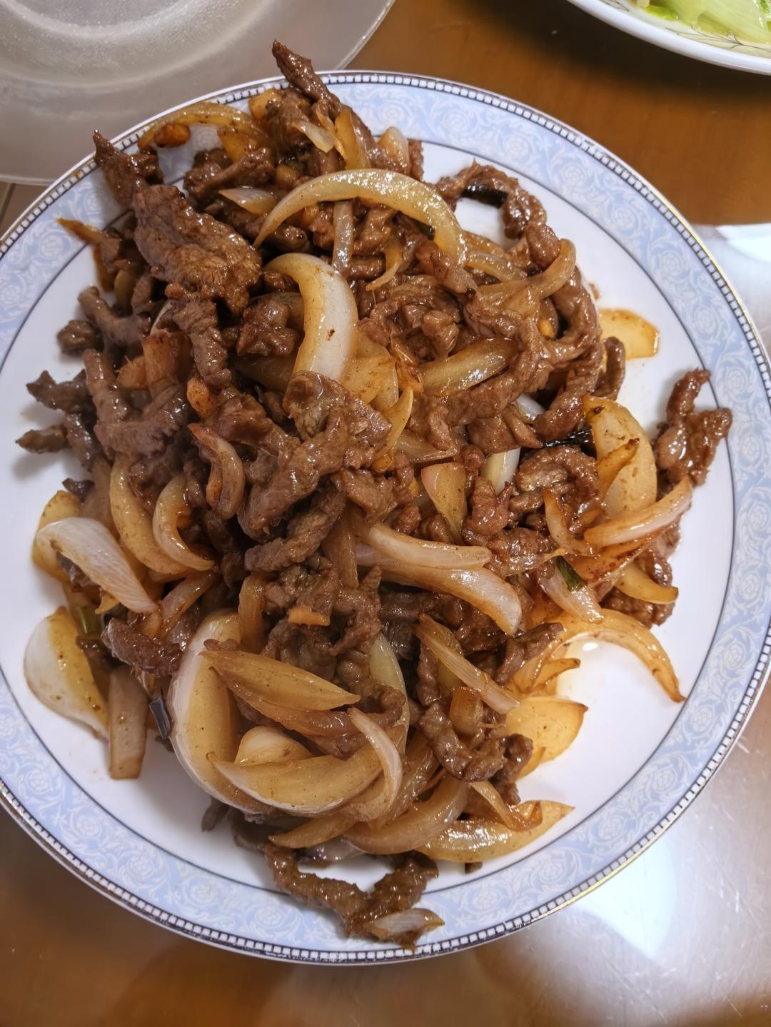 洋葱爆孜然牛肉