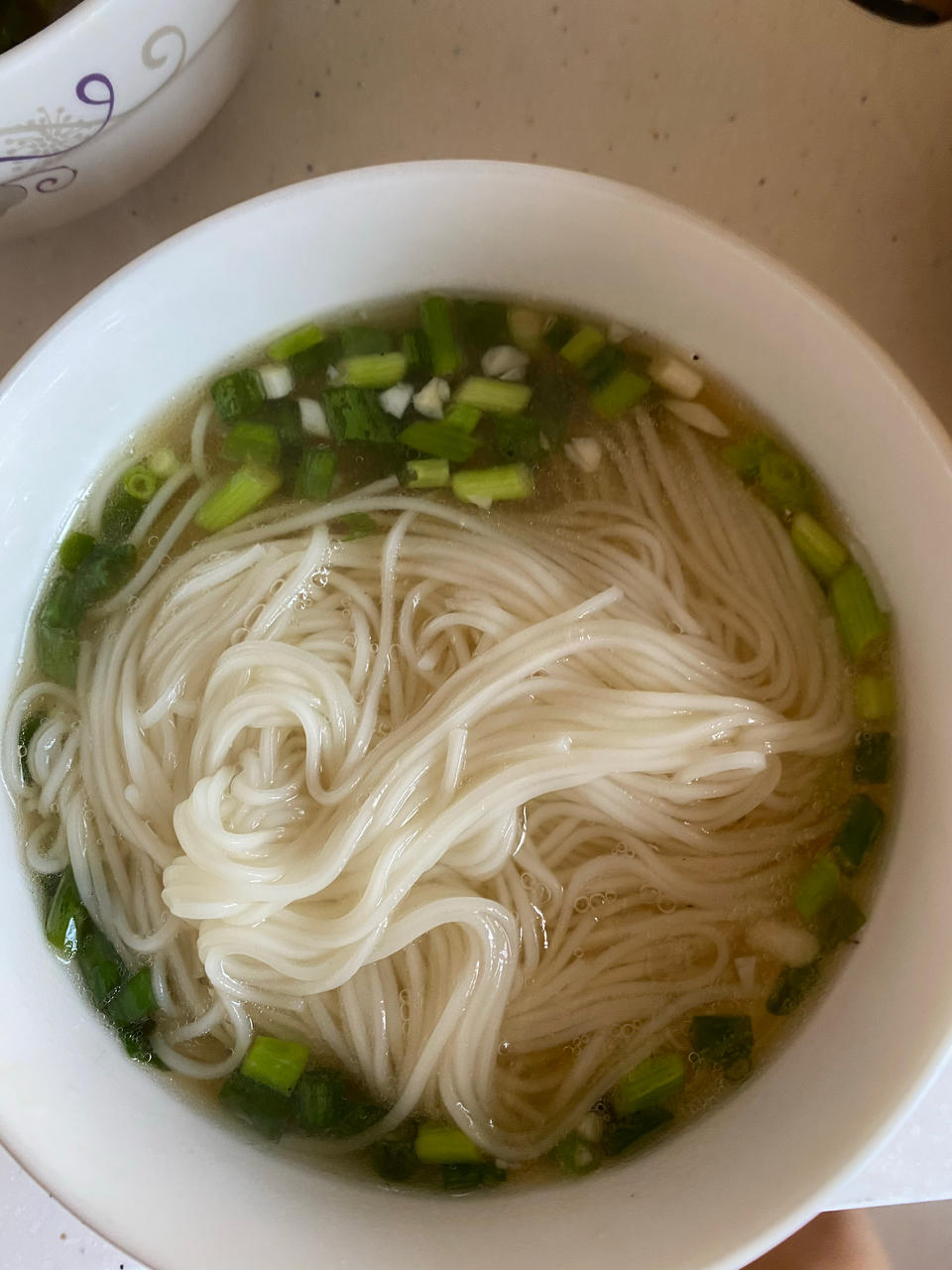 一碗清汤面 🍜 —— 秋日里的治愈系