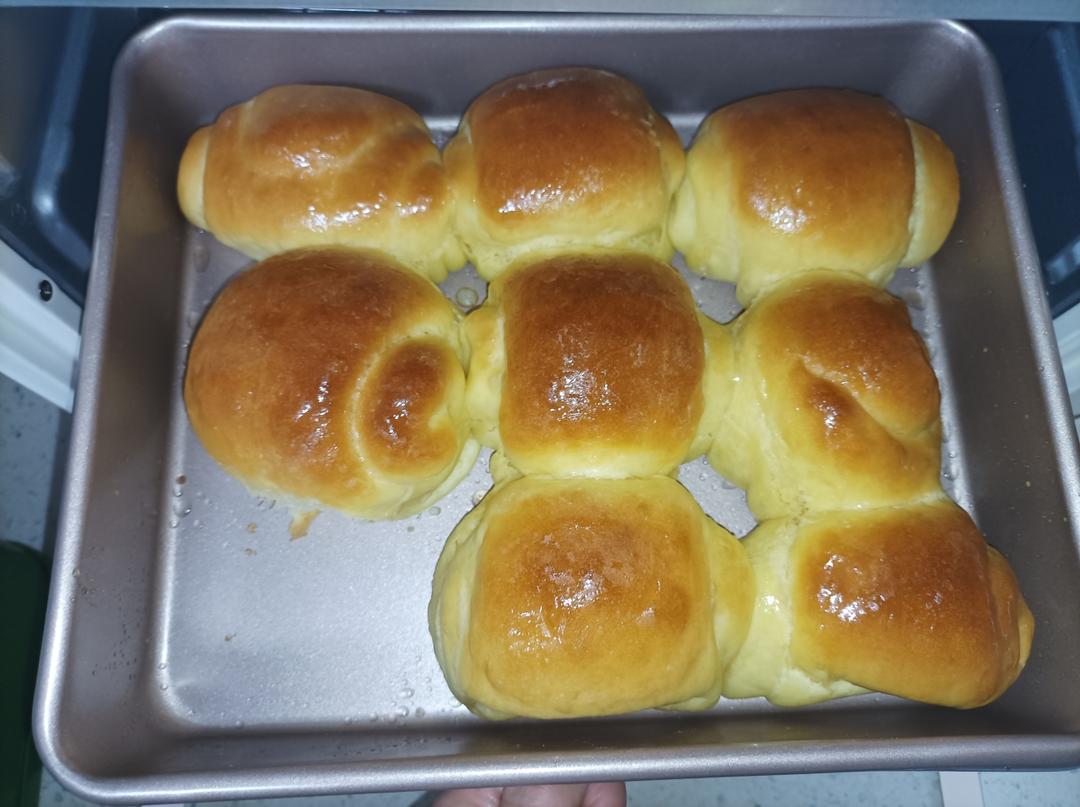 免揉膜的牛奶面包卷，没有厨师机也可以轻松做面包