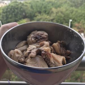 宿舍版姬松茸茶树菇鸡汤的做法 步骤5