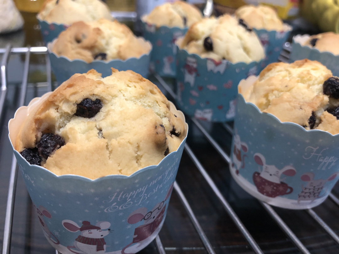 【爆浆蓝莓玛芬蛋糕】搅和几下就爆浆了～Blueberry Muffins～ | Q BAKE