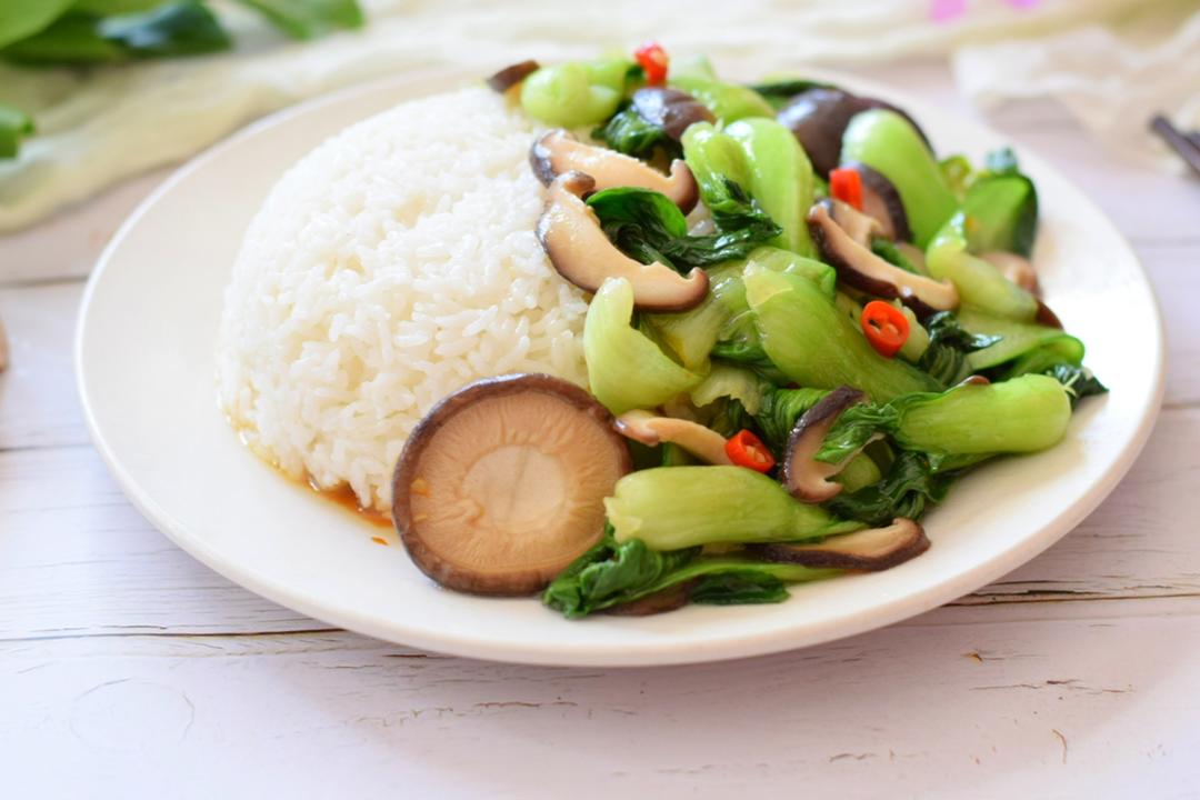 香菇油菜盖浇饭