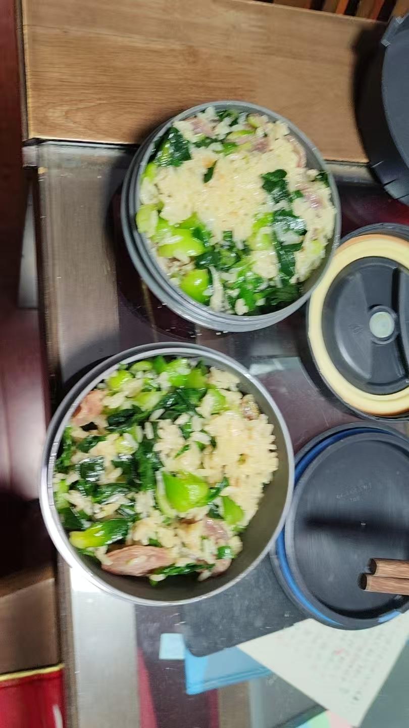 电饭锅版香肠青菜焖饭