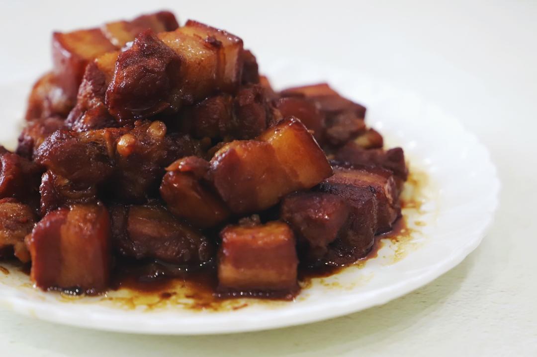 吃着碗里望着锅里的红烧肉