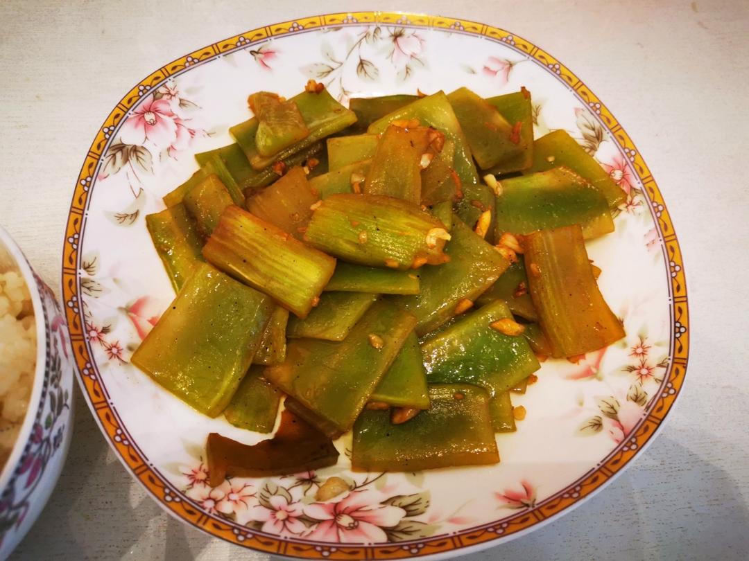 超简单的清炒莴笋