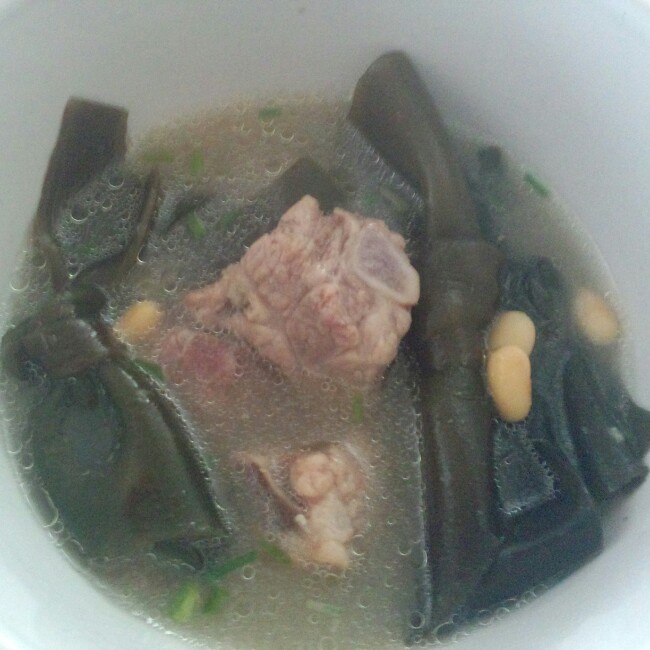 黄豆海带排骨汤