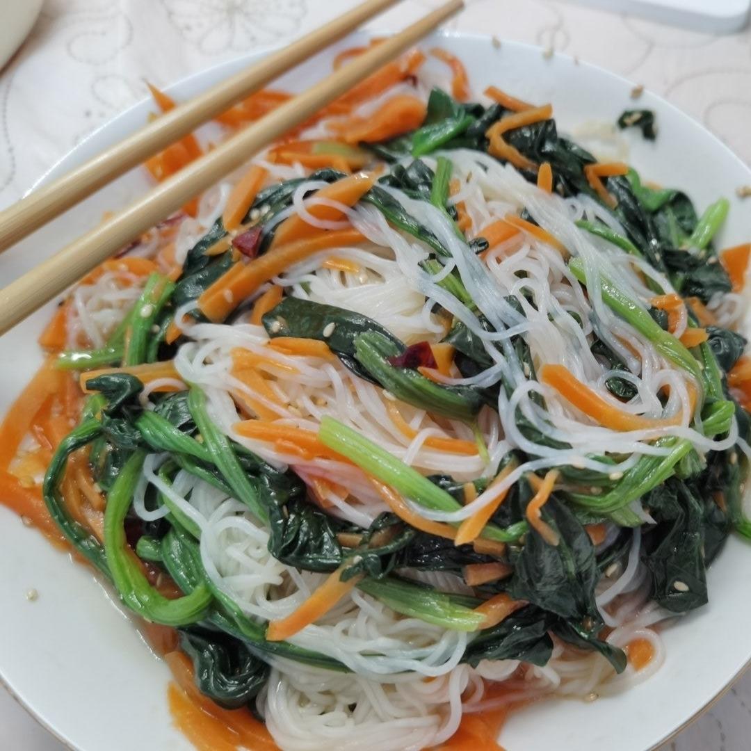 开胃爽口又营养的菠菜拌粉丝