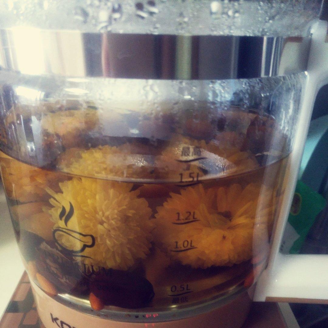 桂圆枸杞菊花茶