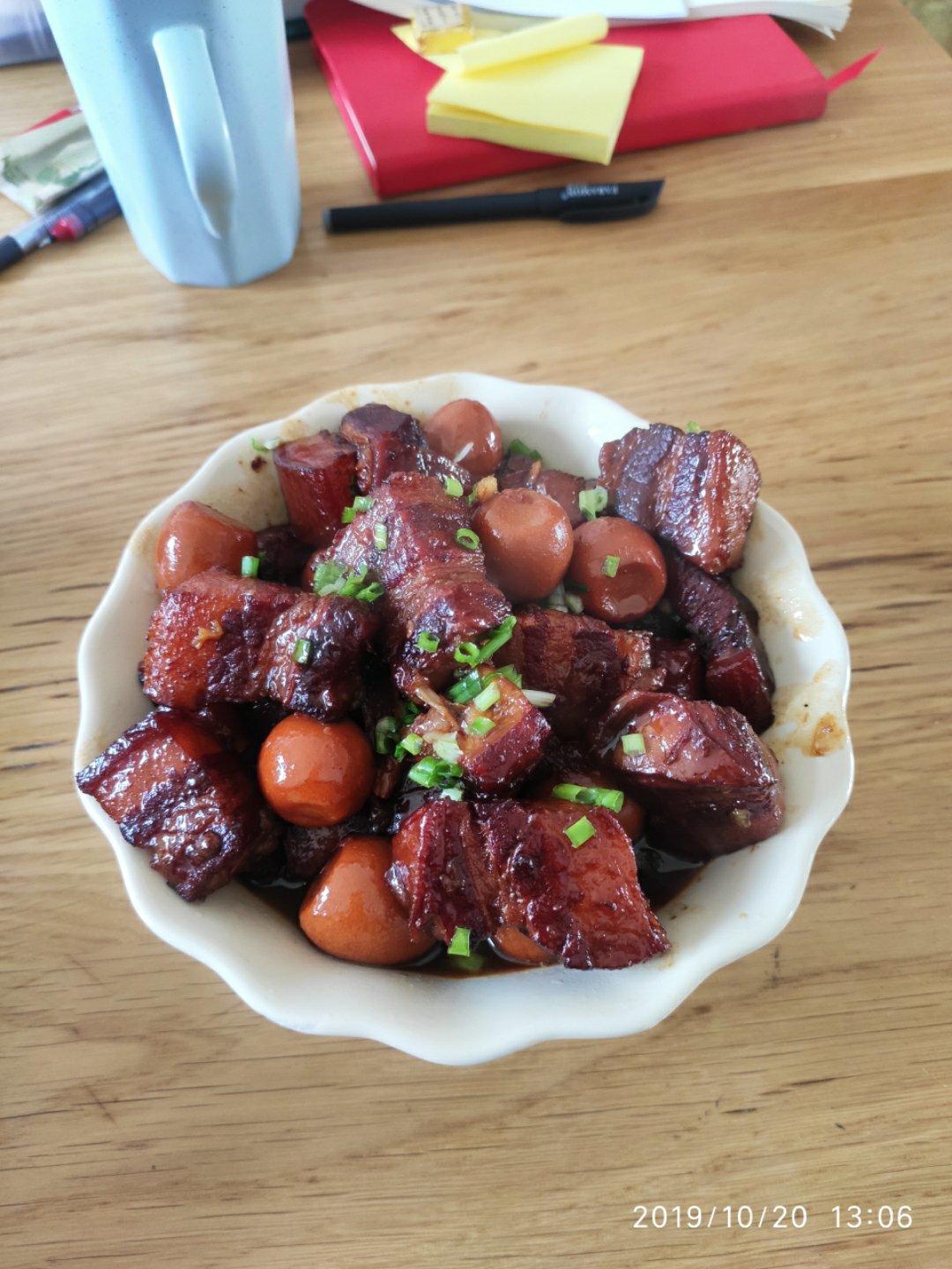加了鹌鹑蛋后，这盘红烧肉，美味的逆天啦——鹌鹑蛋烧肉（孔瑶食谱）