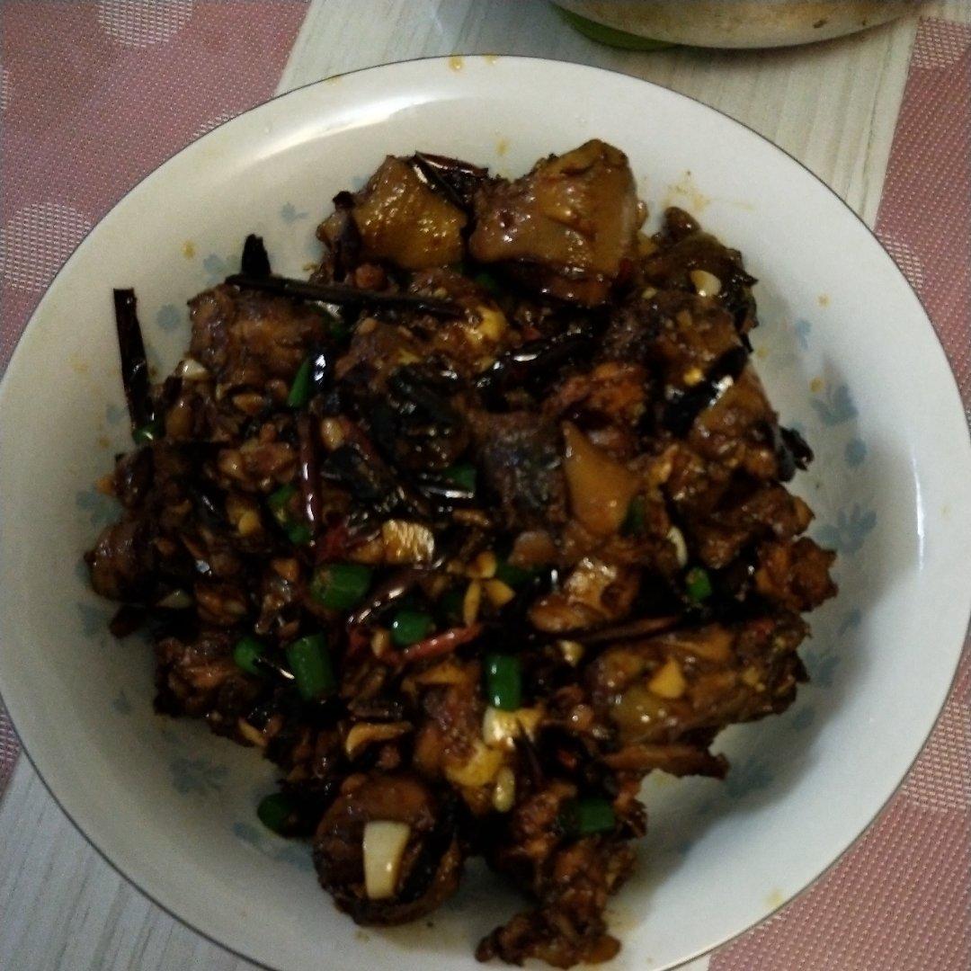 新疆柴窝堡辣子鸡（跟饭馆没差别）