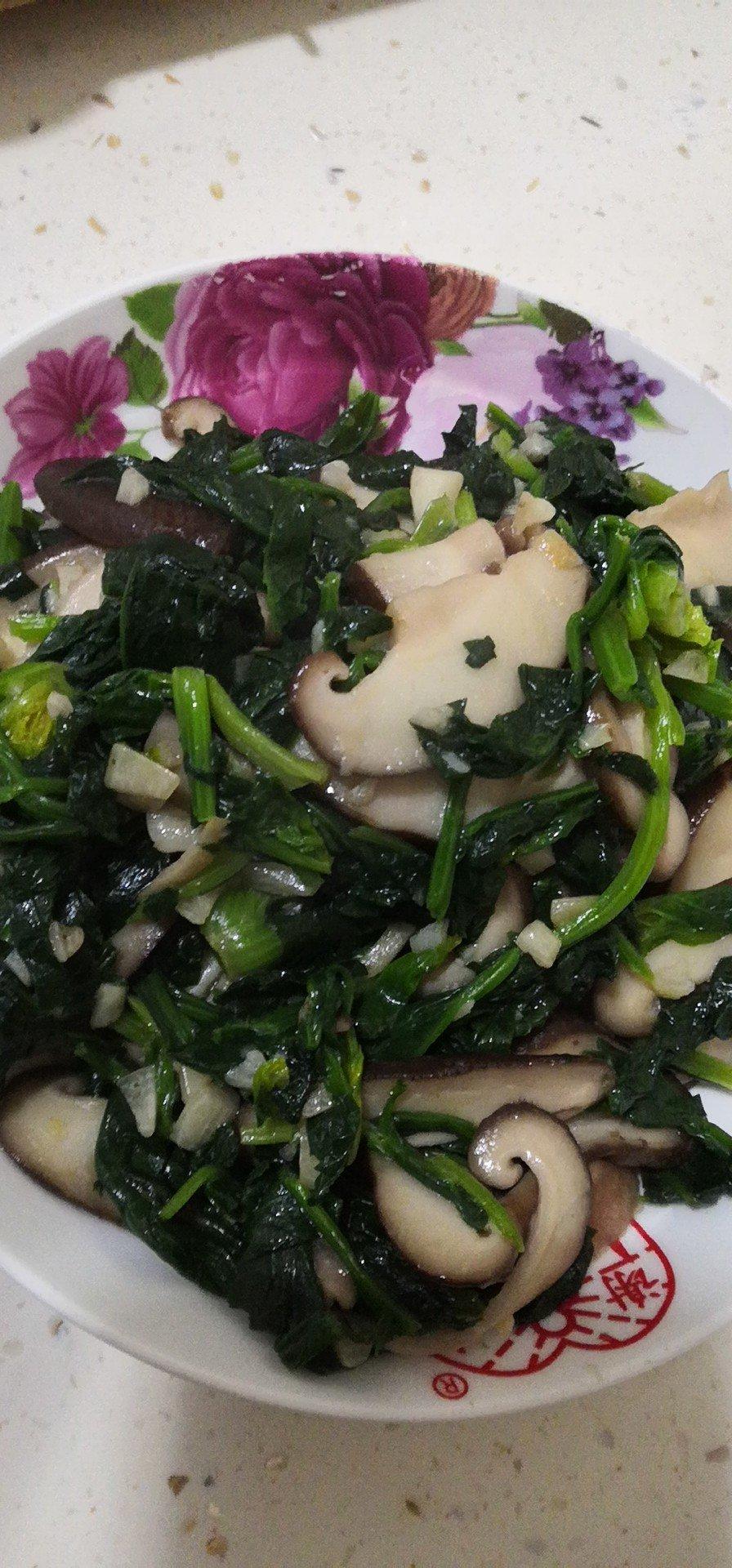 快炒：香菇炒菠菜