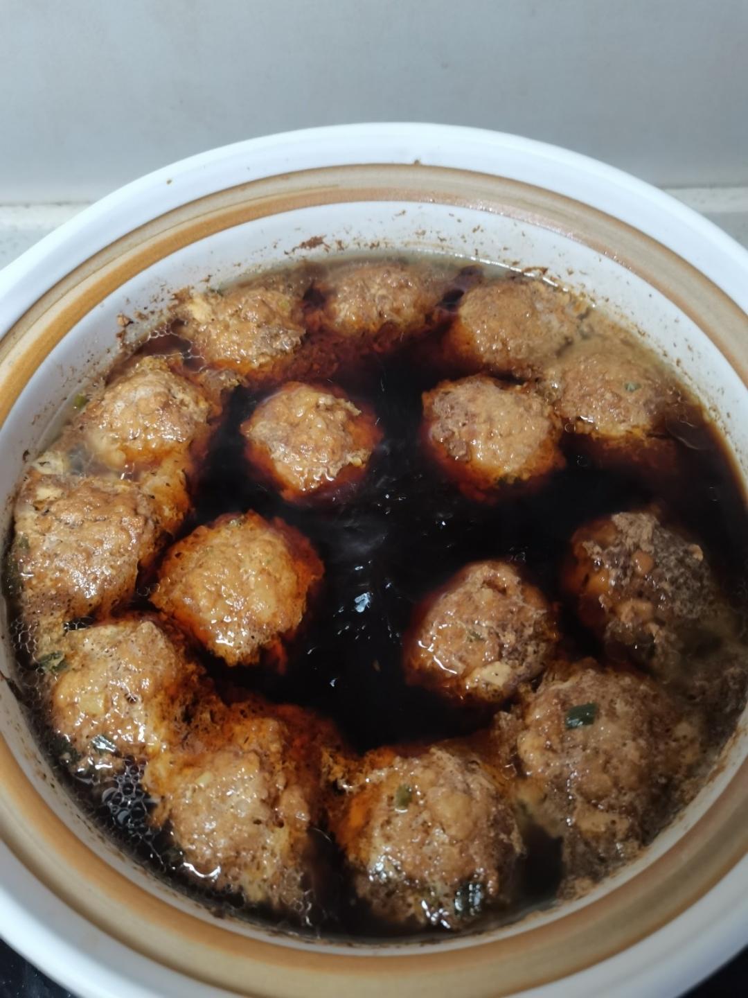 扬州狮子头                              不用油炸只需炖煮