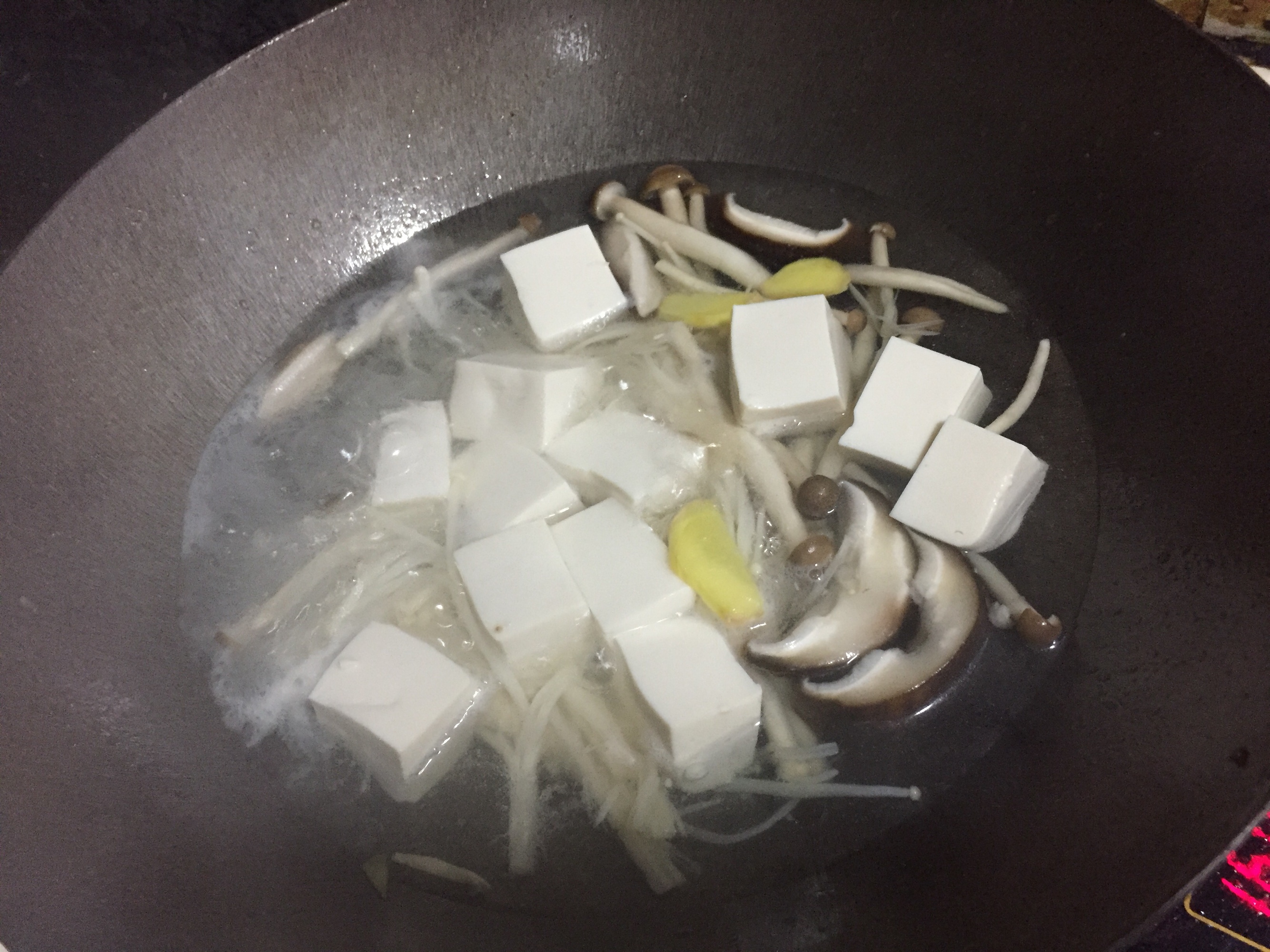 快手菜|菌菇豆腐汤的做法 步骤4