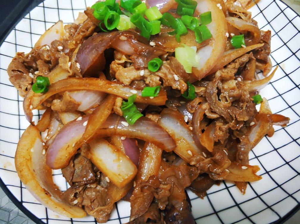是美娜娜做的鲜香洋葱炒羊肉片超简单厨房小白也可以做的好吃重在火候