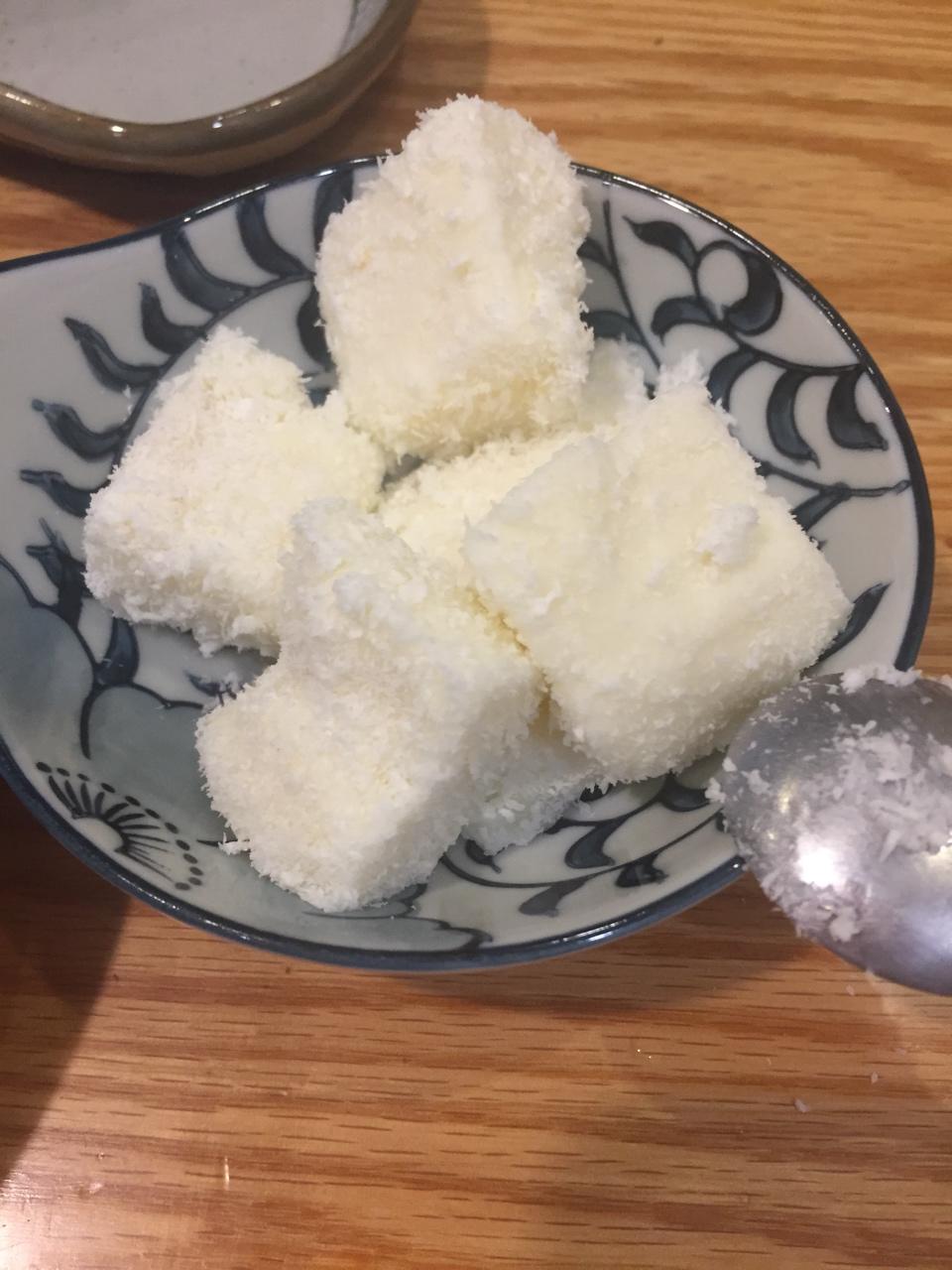 完胜85度C牛奶椰丝小方