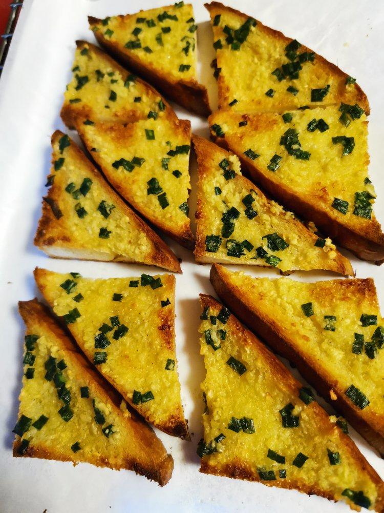 自制健康小零食❗️蒜香黄油吐司片❗️香酥好吃