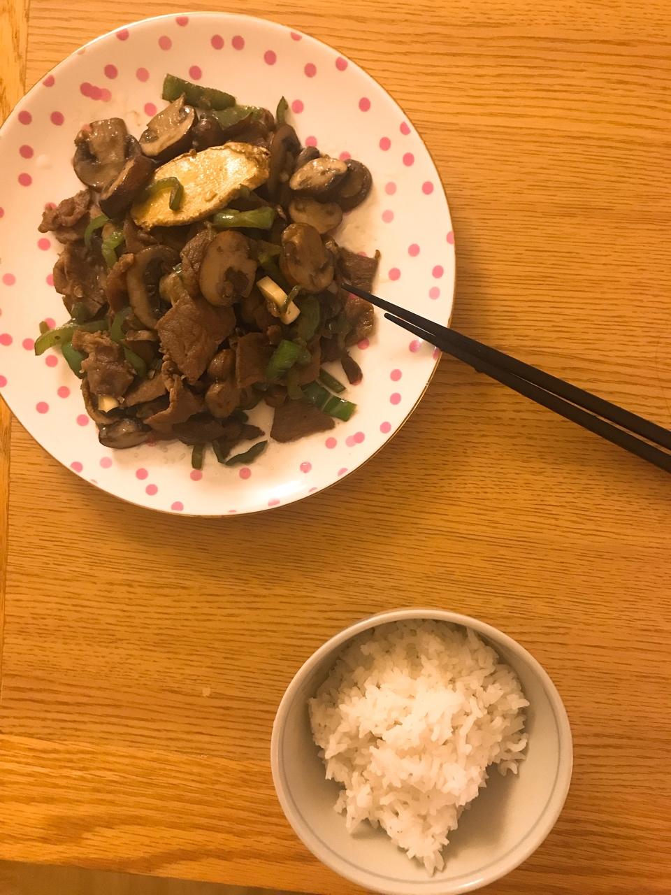香菇炒肉，超级下饭哦