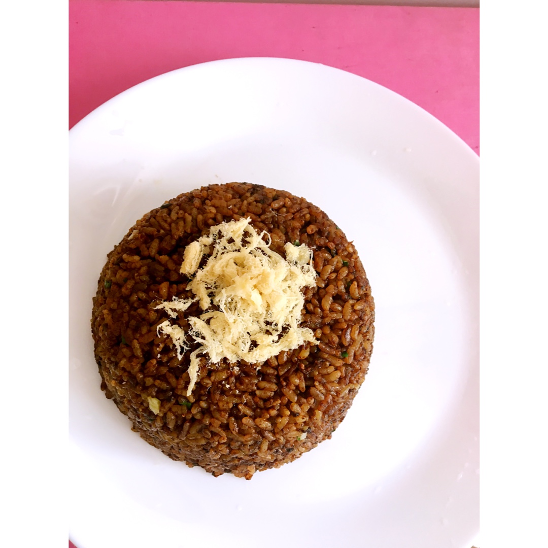 据说是 正宗酱油炒饭