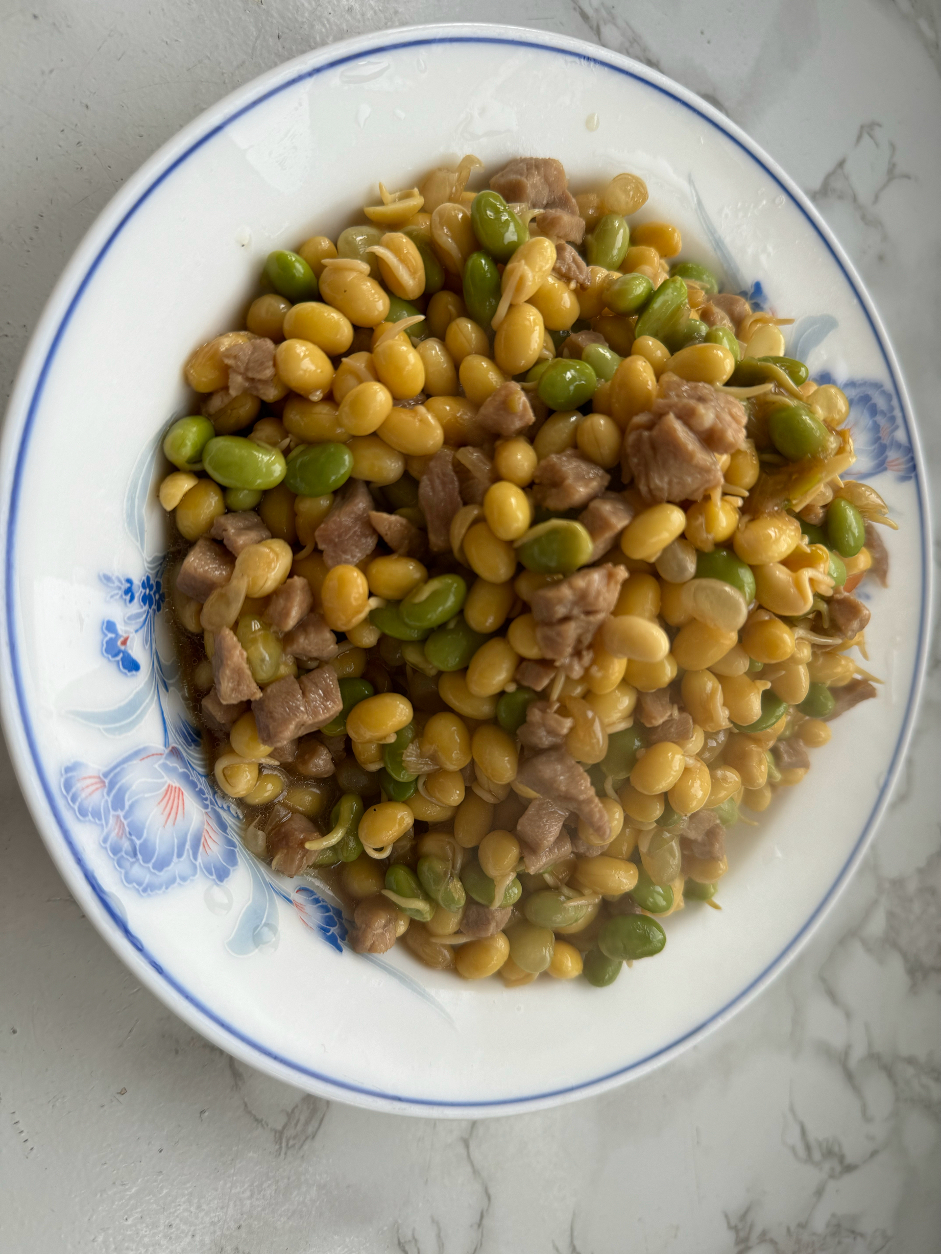 肉丁炒彩色芽豆的做法