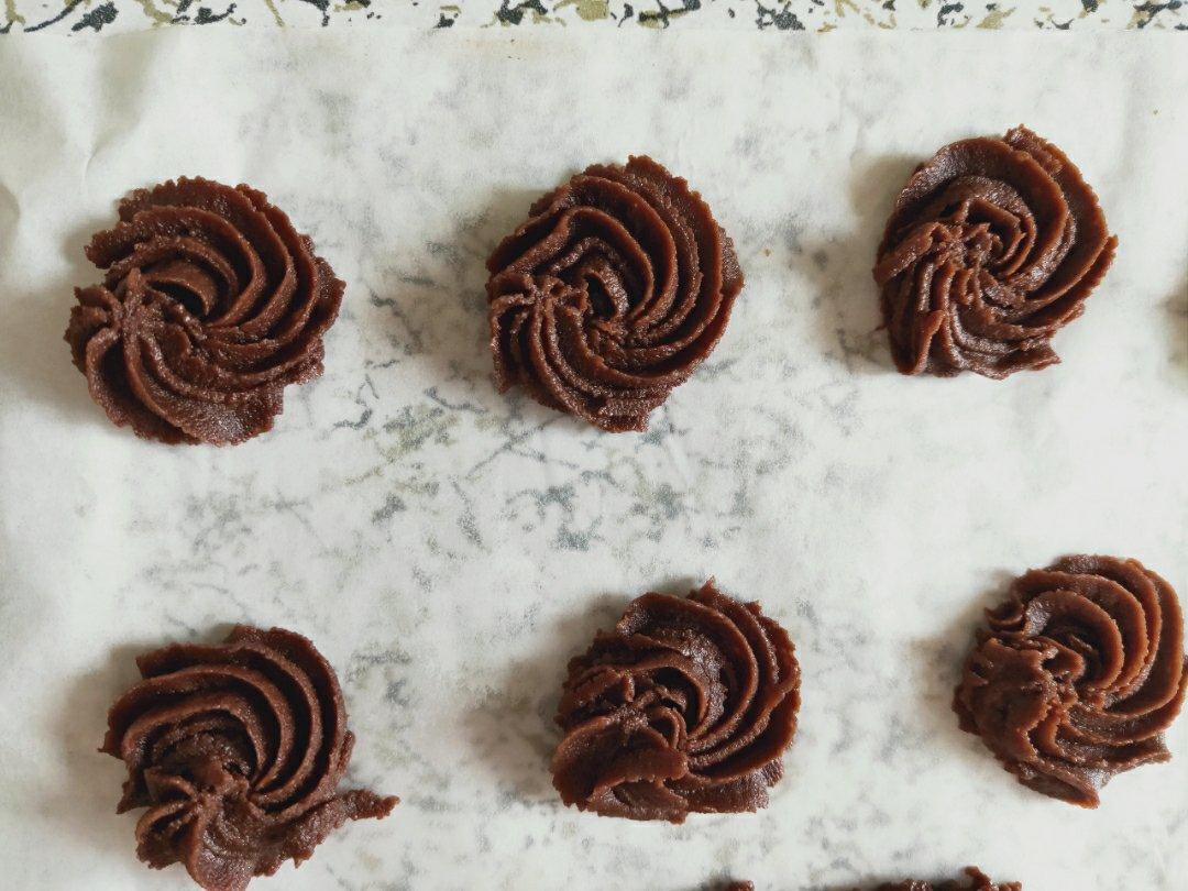 挤花毫无压力的巧克力曲奇