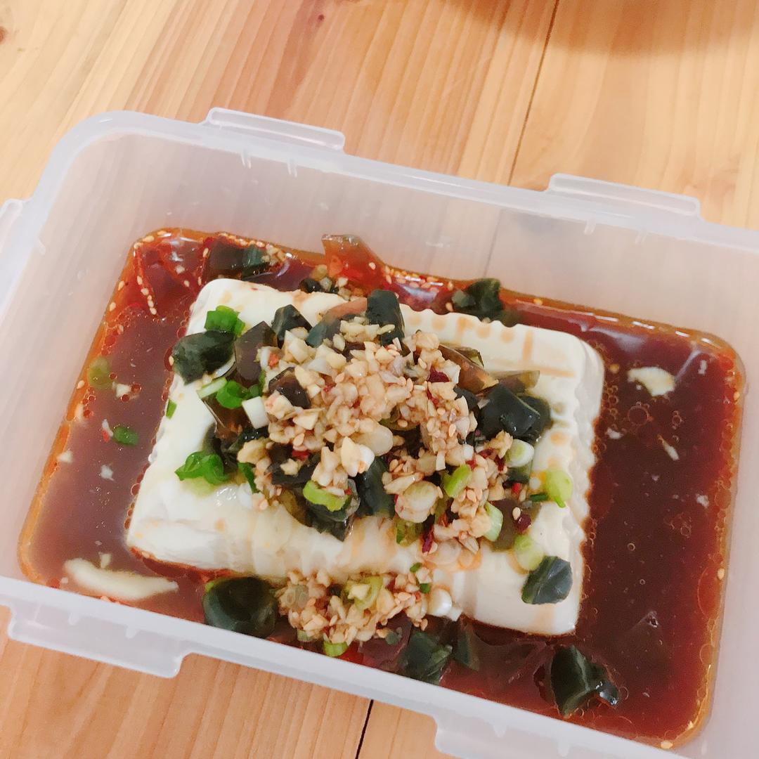 皮蛋拌豆腐