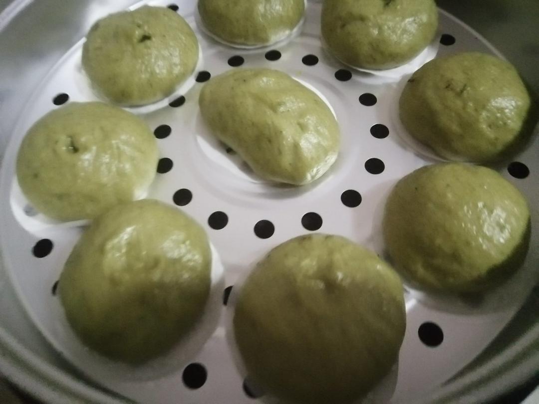 干磨糯米粉的传统青团