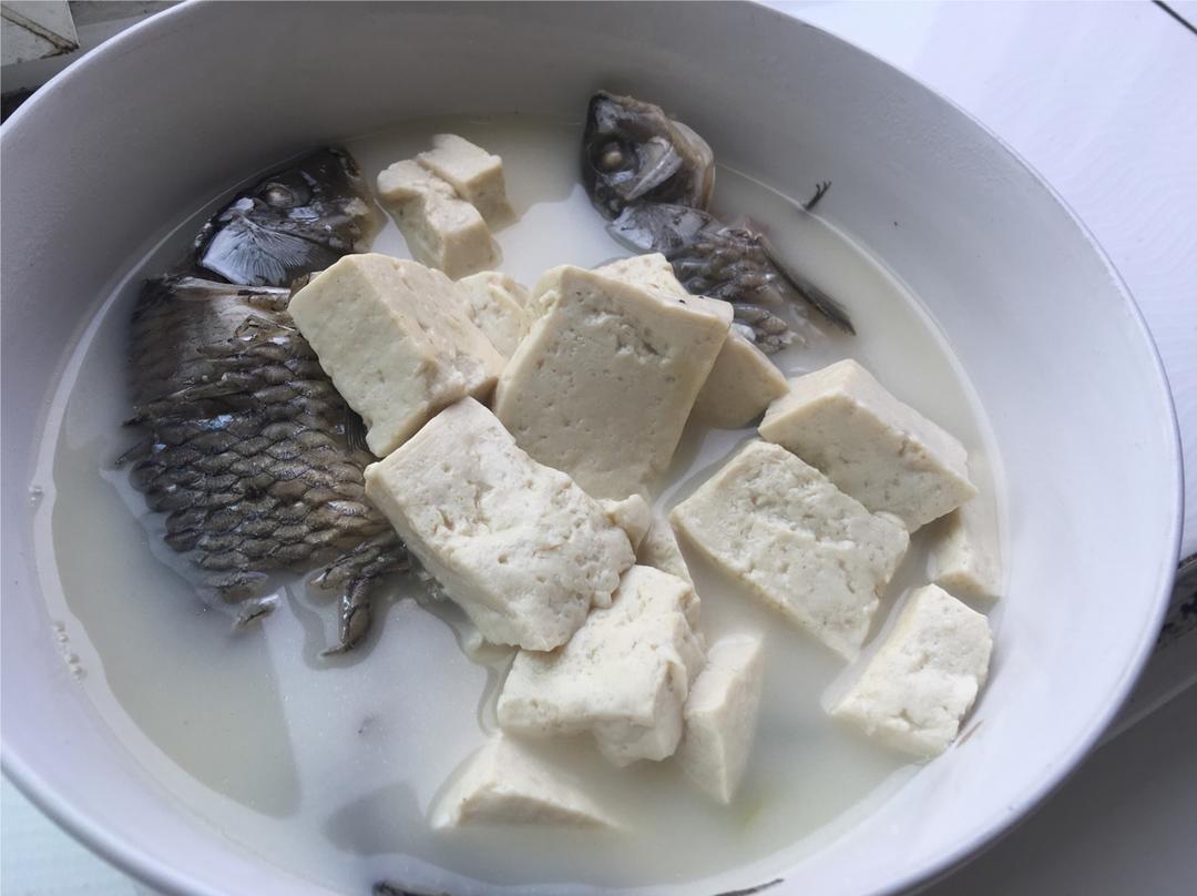 鲫鱼豆腐汤