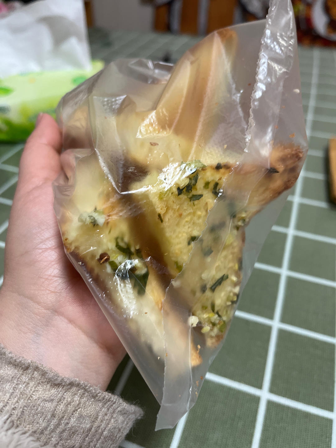 一吃就上瘾的蒜香吐司脆