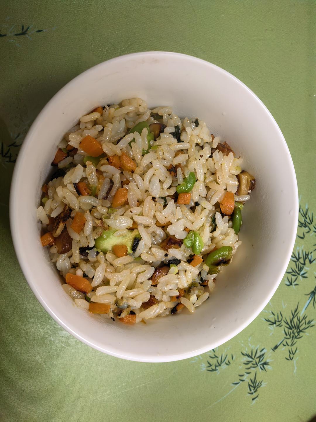 雪菜蚕豆腊肠炒饭