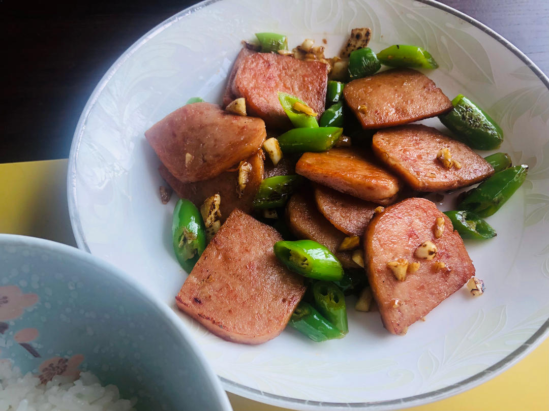 超级下饭的辣椒炒午餐肉