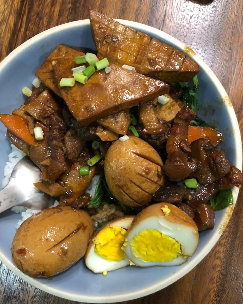洋葱酥卤肉饭